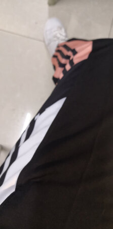 拍了张高糊的图片，裤子挺好的，不过特意挑的裤子还是和别人撞了。。
