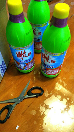 很好用的产品。已经是第二次买了。商家很细心，还用胶带把瓶口封好。没有溢出。
