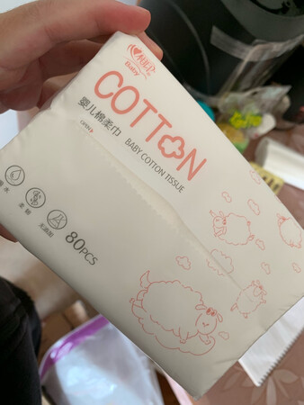 9.9的东西，虽然说不贵，但是拆开包装袋看到纸巾竟然是开口的，有点不开心，为什么不是完好的！！！坑