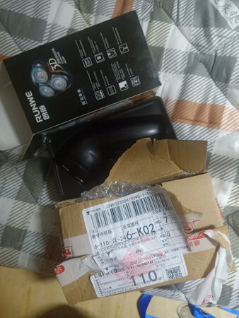 配送员不错  就是商家不怎么样  我买的带指甲刀套装的那个收快递的时候没有指甲刀套装。