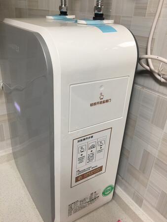 用了一段时间才来评价，效果还是很明显，用水时感觉很柔，对皮肤的干燥情况有改善，然后淋浴房也明显没有水渍了，很赞～老公之前非常鄙视我买这个东西，现在他自己用的还蛮开心的