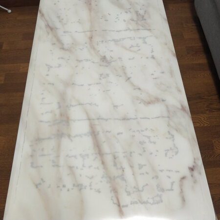 昨天下的单，今天一早就收到了发货速度很快。软玻璃桌布尺寸裁剪的很合适，边角都有倒角工整。透明度很高，铺在茶几上面很好。