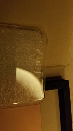 京东plus会员很强大，运费券省了不少钱，第二天就到了，特意跟客服沟通，确定手机壳版本，收到货感觉包装有点过度了，手机壳质量不错，严丝合缝的，四个角都有防摔加厚，物超所值。