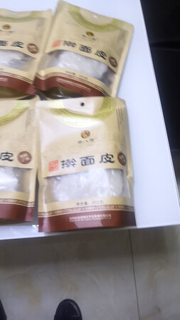 双11抢购的，擀面皮收到，包装完好。总体来说，看着东西很好，面皮包装也非常好，先给五星好评，等吃后再来评价口感