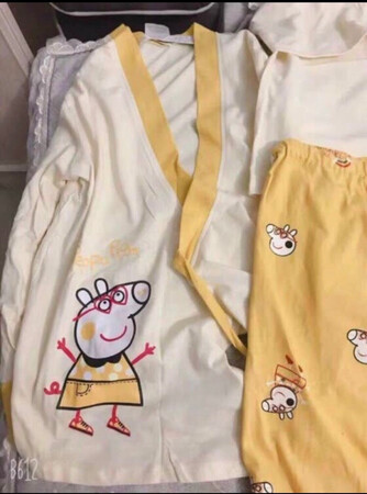 之前防辐射服就是在她家买了，已经推荐给身边的朋友了，买过的都说还不错，他家的衣服款式都很新颖，材料也是好的材料，手感很细腻，这次买的月子服很好看很可爱，穿着也很方便，生宝宝受这么大罪，肯定要买点好的奖励一下自己，好评。