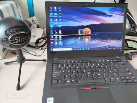 用win10自带的录音软件，对比了一下，发现这个优势非常大:笔记本自带的麦克风在录音时，声音有忽大忽小的情况，而这个比较均匀也更清晰。
唯一不满意的是包装太简陋，内部的纸箱有破损。