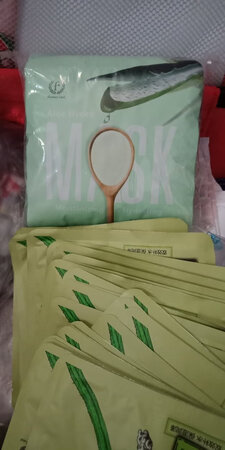 很明显的黄瓜味，试用了下感觉还不错，夏天燥热，要求不高，单纯的补点水份，嘿嘿