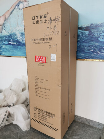 机柜包装质量好，做工良好。尺寸标准到位。设备上架方便。