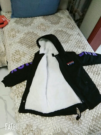 给娃买的加棉衣服收到了，质量很好，面料摸起来很舒服，宝贝穿上说很舒服，五星好评