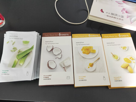 很喜欢悦诗风吟的面膜，芒果面膜还是第一次买，悦诗风吟面膜性价比高，值得推荐！我是混干皮，一年四季都用悦诗风吟面膜，我是一年四季都搭起悦诗风吟面膜用的，和其他面膜一起！
