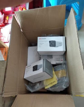 在调试远程监控时花了我2小时时间，最后买个新路由器从新设置才搞好，查看一下新旧路由器参数，发觉ip地址有不同……害得我问客服聊了一个晚上，问那问这…好在客服服务好，问到的问题都一一解答，在此真的太感谢了！像素不错，能满足我的使用，要是晚间能全彩更棒了。全彩的有点贵，以后在买。