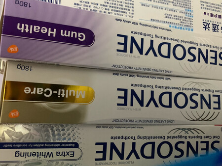 一直用舒适达，各种口味都用过，也没用出太大区别，不错就对了，。