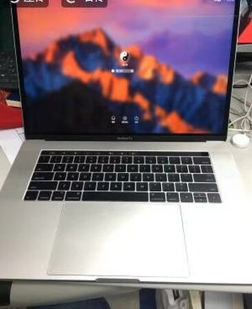 很早以前就想买苹果电脑了，新出的电脑价格有点贵……所以就买了一部旧版的……买的时候有很多担心，但是到货后发现担心有点多余了……电脑成色很新，键盘像新的一样，……装的是苹果的单系统，还逐步在摸索中……充电器像是全新的……运输时电脑也包装的很严实……果断五星好评