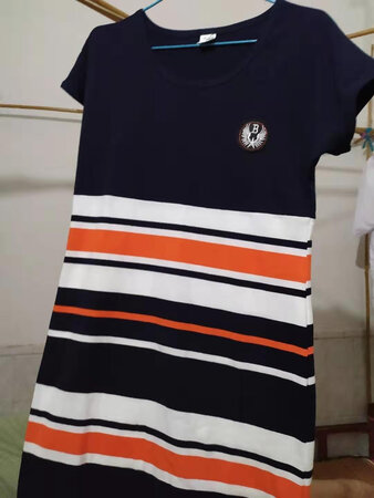 衣服质量还不错，款式好看，接触身体也很舒服。关键是老妈老爸喜欢。
