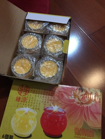 不只一次买了，可爱的金黄色，淡淡的奶香味很好闻，这次商家还特别细心的给每个蜡烛都穿了衣服防震碎吧，以前也买过别家的，都不如他们家的好，还会继续回购