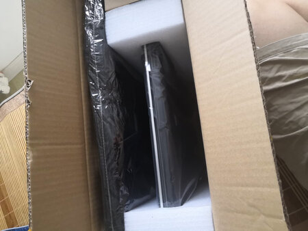货到了，，用了两天用着还行，9成新，配置属实，玩英雄联盟fps高达100多，目前没任何问题，后续使用效果后期将会继续跟进评论。