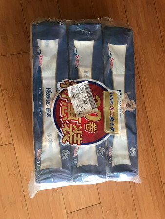 纸质柔软舒适，抻拉有弹性，不飞尘，物流也迅速，好评。