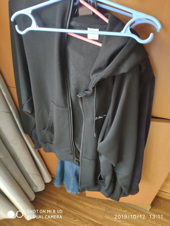 包装完好和图片一样，穿着舒服现在的天气穿正好，做工精致，好评好评好评好评