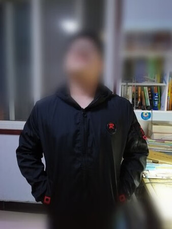 真的是挺不错的，款式很时尚，卖家服务态度也很好，物流超快，必须给好评。