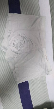 第一，京东自营的东西，品质非常有保障，售后有保障，不满意退换货超级方便！
第二，物流非常快，当天下单，当天就收到货，京东物流必须的给一个大大的赞！???
第三，猫王牌子的内衣内裤的品质相当的好，碰上买三件打七折，优惠幅度特别大，简直就是赚到了，比在商场里，几乎优惠了一大半。
第四，穿上后，还是非常舒适的，这款内裤透气性特别好，又非常亲服，穿着不紧绷，个人感受唯一不足之处就是裤腿口束的稍微有点紧，当然这纯粹是个人感受，体感因人而异，仅供参考！