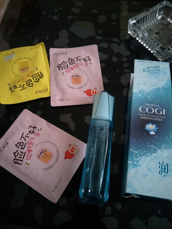 一直都用这款，个人觉得挺好用的，之前在屈臣氏买比这个贵多了，店家人挺好的，还送了面膜，以后就认准你家的了，真的是挺好用的，是正品，可以放心买