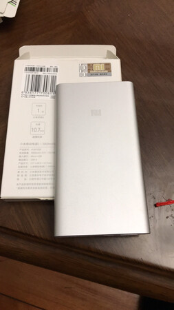 做工质感：好
蓄电容量：行
充电速度：快
便携性能：小
抗摔能力：强
其他特色：有