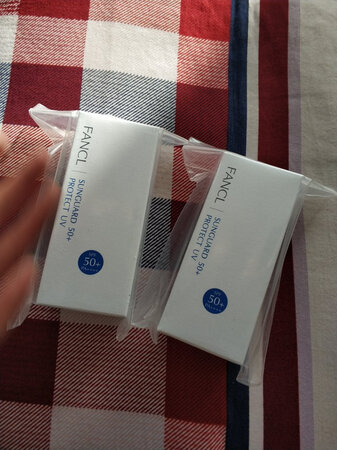 听好用的防晒加隔离，值得推荐，双十一购买的，一下买了两个，特别好用，值得拥有