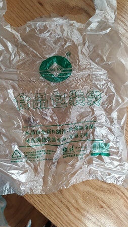 商品质量：不错，一直用这种袋子，质量非常好，安全美观上档次，密封性挺好，没有漏的，容量也非常大，优质产品，高性能，外观设计都非常棒，而且还非常便宜，可以说是物美价廉产品，良心巨作，对这样的厂家多多支持才是。