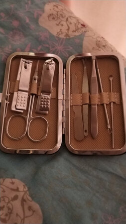 总得来说还不错的，用着很锋利，快递包装完好，有点小瑕疵盒子破损了希望店家用点心。