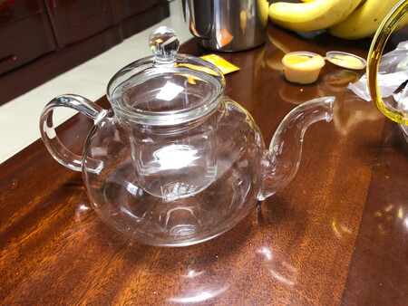 ??雅集茶壶 花茶壶 耐热玻璃过滤泡茶壶冲茶器 花草茶茶具玻璃壶
个人体验：(1)小茶壶整体很好看（2）中间的茶漏缝隙有点小了，滤水有点慢（3）容量较小，人稍微多一点点，就有点跟不上量了。（4）包装很严实，分层包装。