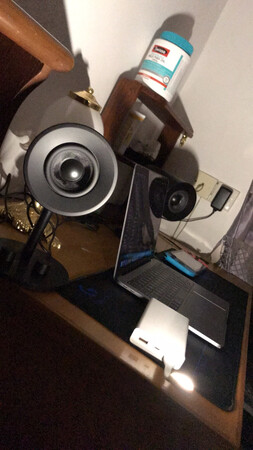 外形外观：简直帅炸
做工质感：很爽啊摸起来特别舒服
音质音效：炸的  开稍微大点隔壁房就听见了