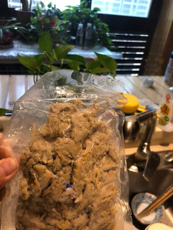 买了三次次了，很好吃，但这次坏掉了两袋，客服给换掉了……