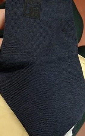 袜子质量很好，必须给5星。还不错吧，穿着挺舒服的，物流挺快的，袜子目测还可以，尺码很标准，穿在脚上也很舒服，和军用得没有什么区别，正宗军品袜物美价廉，退役军人喜欢就好