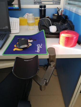 安装操作：安装简单
使用效果：效果一级棒，可以调整成适合你的任何角度