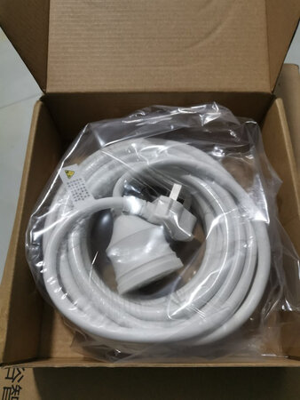 线材很粗壮，质量也不错，作为电线延长线很好用