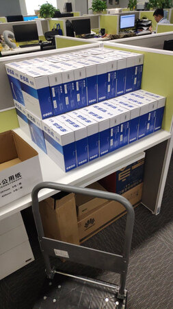 50个  ，真合适，  上次买50这次继续， 单位用，免电池很重要的。
通话音质：不错
屏幕显示：可以。
其它特色：缺点是重量有点轻，估计都是集成电路板了，没有晶体管重哈！  加点配重最好。
产品质量：2个月，还没发现问题