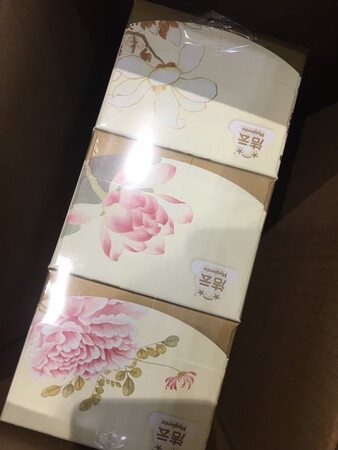 纸巾很柔软，亲和皮肤。