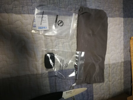 ，缺少说明书，其他没发现什么，朋友推荐还没使用，不知道如何。