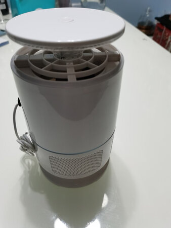 产品做功不错，样式美观，捕蚊效果有待观察，工作时噪声不大，二层包装完整。