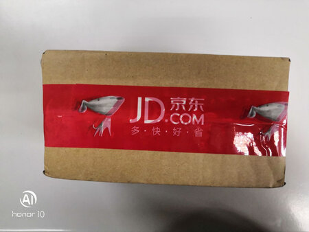 外形外观：很漂亮的一款手环，做为手表用也非常好看！
做工质量：做得很精致，戴在手腕上很舒服。
操作难易：在手机上安装APP后，连接蓝牙，手环上自动切换时间和语言，然后在手机上点击一键测量，就可以测出心跳、血压等数值。