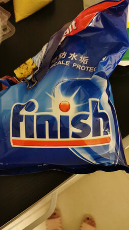 京东小哥的速度1如既往的快！快！快！中午下单，下午就收到了，太#了???东西很好，已经用上了，满满的一大袋专用盐，洗洁剂和漂洗剂各一瓶，我们家是西门子的洗碗机，按照说明书放进去洗出来的碗非常非常洁净亮透。，，还有淡淡的香味。超级满意。