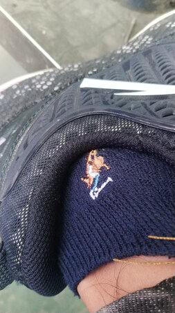 设计这袜子的人真想开出来打一顿脚裸这里绣这么硬一坨花在皮都磨气泡了真是个#