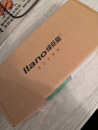 包装不错，东西看看也可以，开机77%电量，有点虚，用了30分钟没电了，希望重新充电后正常吧。