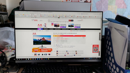外形外观：非常漂亮，边缘很窄，
尺寸大小：标准尺寸。
游戏效果：刷新率不错。
刷新率：60hz没问题
显色效果：颜色很好。色差不大