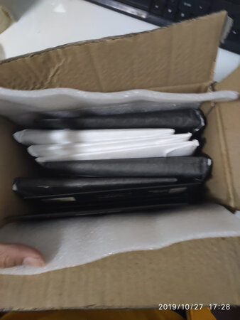 产品质感：精华很多，很冰很凉
使用感受：感觉脸上好多水，而且很凉
补水效果：特别好