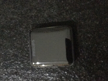 用了两周，评价如下：优点：音质不错，小巧轻便。缺点：耗电快，续航差。暂停一分钟后就自动关机，再开机就要重新开启蓝牙功能，重新连接蓝牙耳机，而且没有蓝牙设备的记忆，要重新搜索，这是一个非常#的设计！连接蓝牙很慢，有时候搜不到。蓝牙传输信号抗干挠能力差，周围有其它信号，音质会非常差。旋钮开关设计特别#，按下的时候不小心会转动，造成误操作。总之，这是一个#劣质产品！还不如一百多元的同类产品好用！