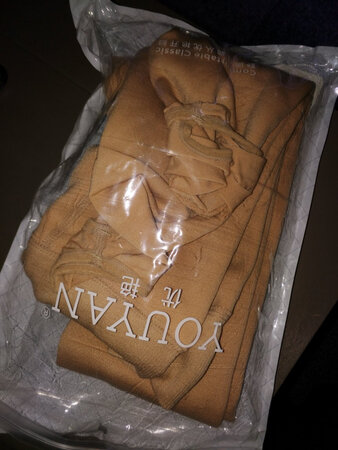 袜子质量不错，跟图片上的一样，穿着也舒服，颜色好看。