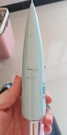 发的是旧款的，不知道瓶上那是怎么回事？？