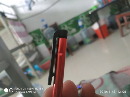 东西买回来，有点问题，被压了？
