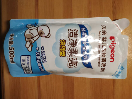 双十一期间入手贝亲(Pigeon) 婴儿洗衣液补充装  500ml/袋  MA21，平均下来每袋不到21元钱。洗宝宝衣服一直用它。